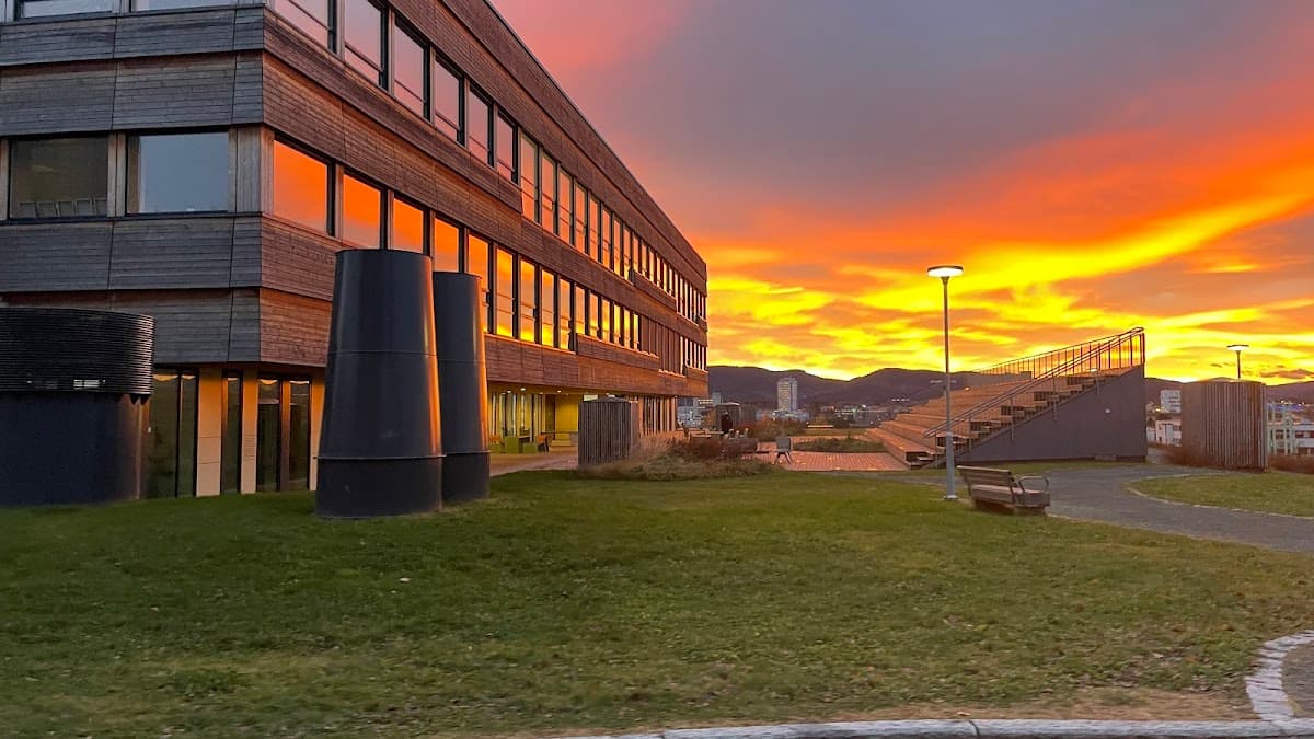 Foto av Heimdal videregående skole
