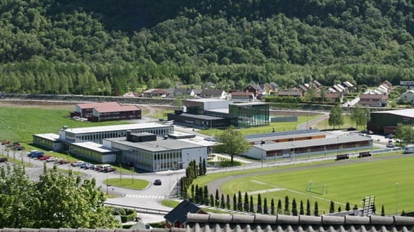 Foto av Høyanger vidaregåande skule