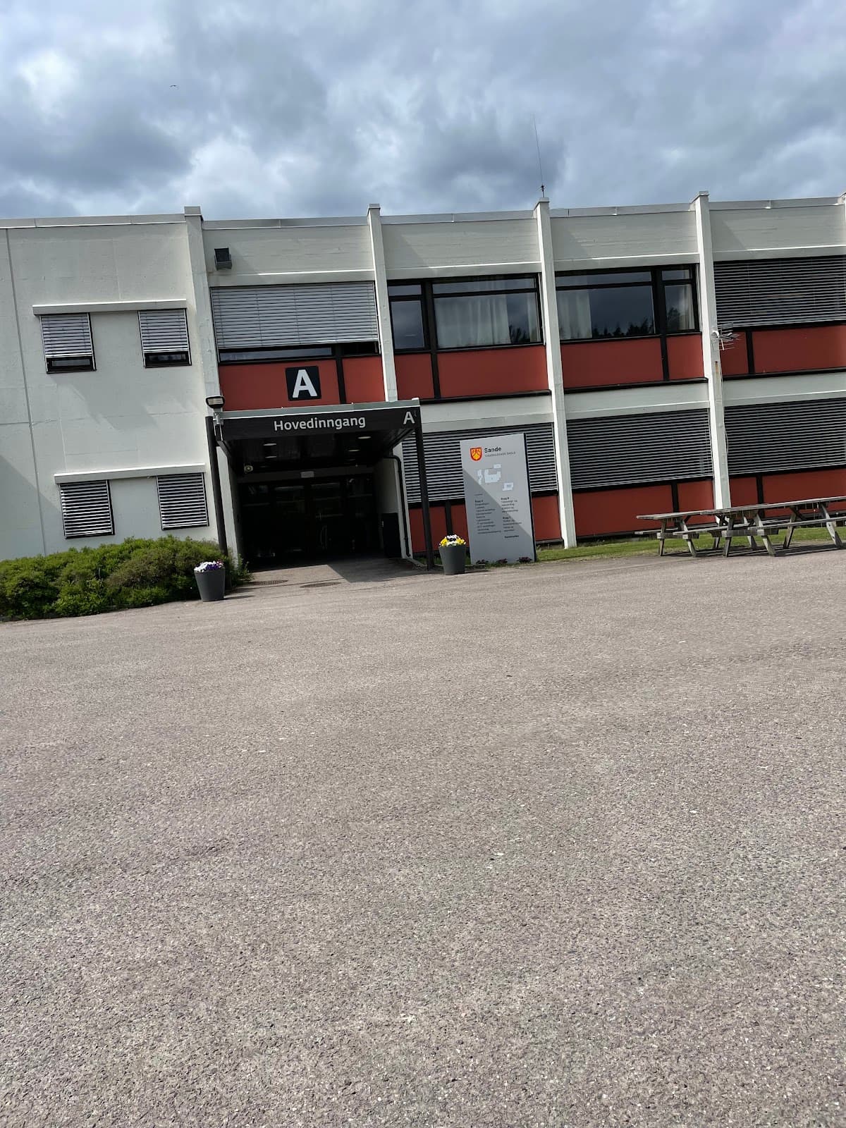 Foto av Sande videregående skole