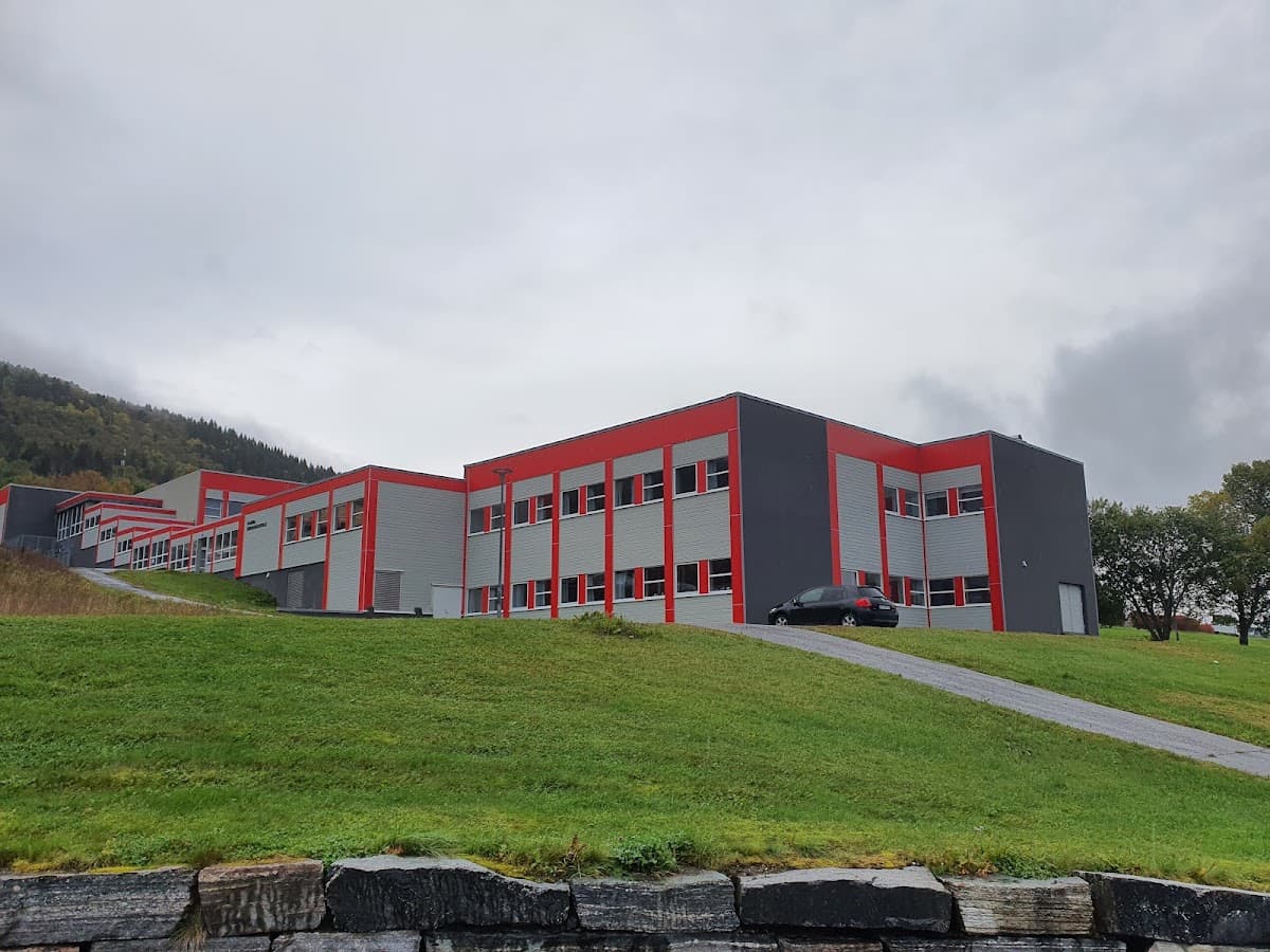 Foto av Hustadvika vidaregåande skole