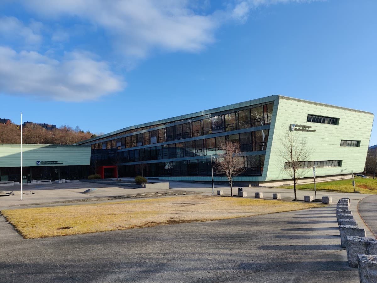 Foto av Nordahl Grieg videregående skole