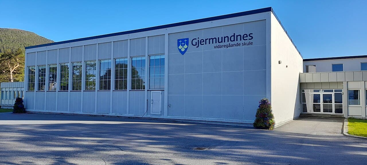 Foto av Gjermundnes vidaregåande skule