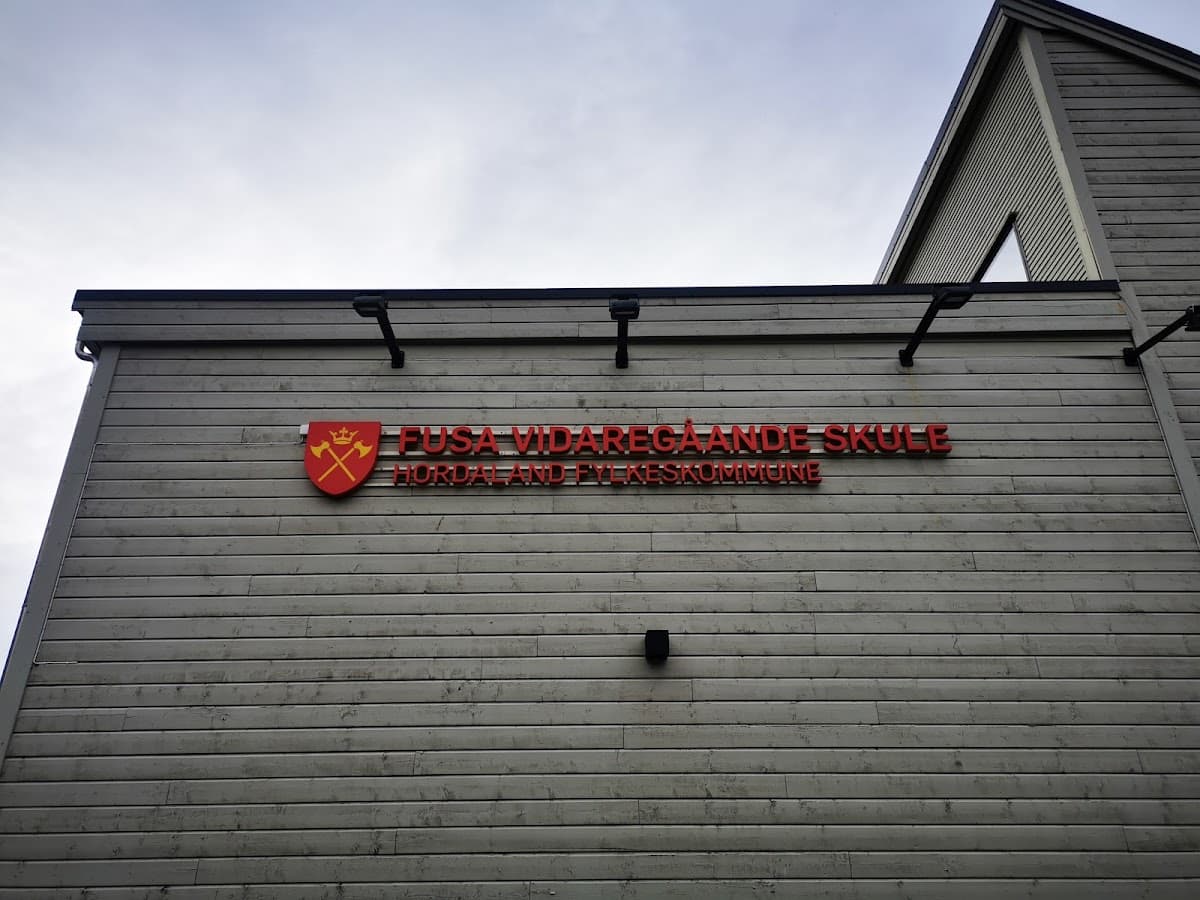 Foto av Fusa vidaregåande skule
